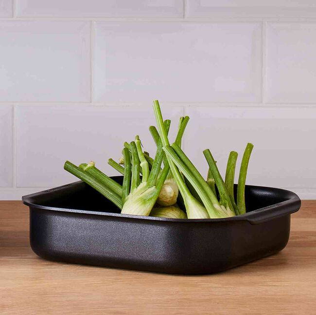 Le Creuset Ovenware Square Roasting Tin 22cm image number 6